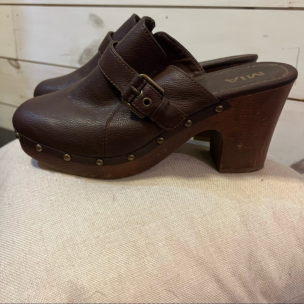 MIA Retro Ailani Brown Vegan Leather Clogs Chunky Platform Heel Studded …